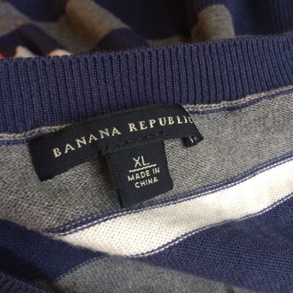 Banana Republic Sweater - Picture 3 of 3